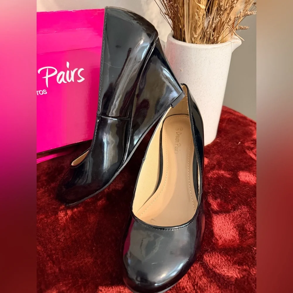 Dream Pairs Elegant Black Patent Leather Pumps